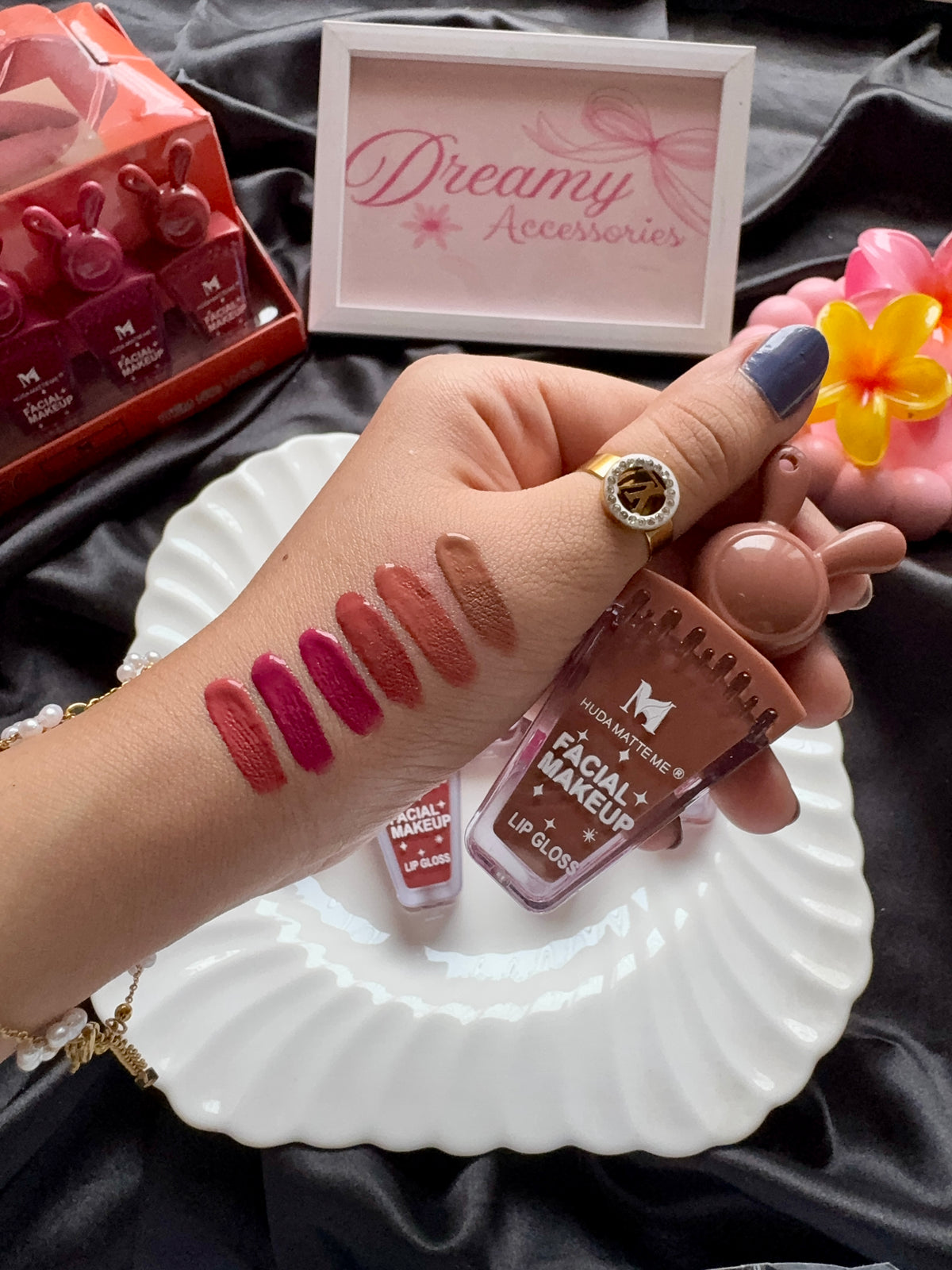 Huda Matte Me Cute bunny Caps Lip Gloss